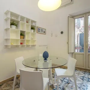 elegant-apartment-in-taormina.taorminaitalyhotels.com/